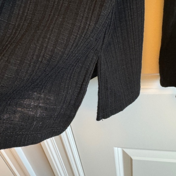 Cable and Gauge Top with button accents - Picture 6 of 6